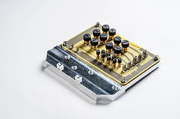 通过碳刷进行接触式电力传输