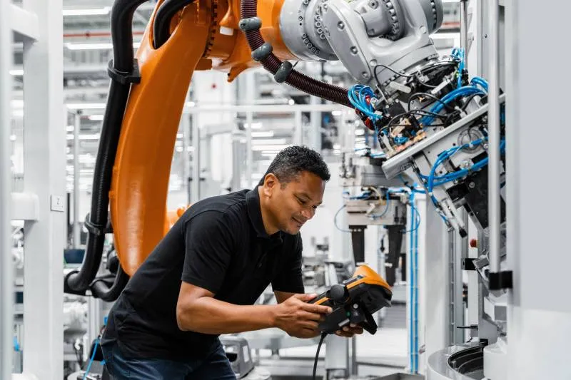 精密自动化机械臂中的滑环 (2).webp